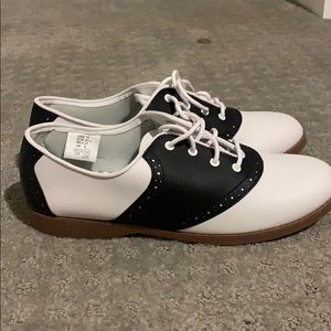 Black and white saddle oxford style shoe